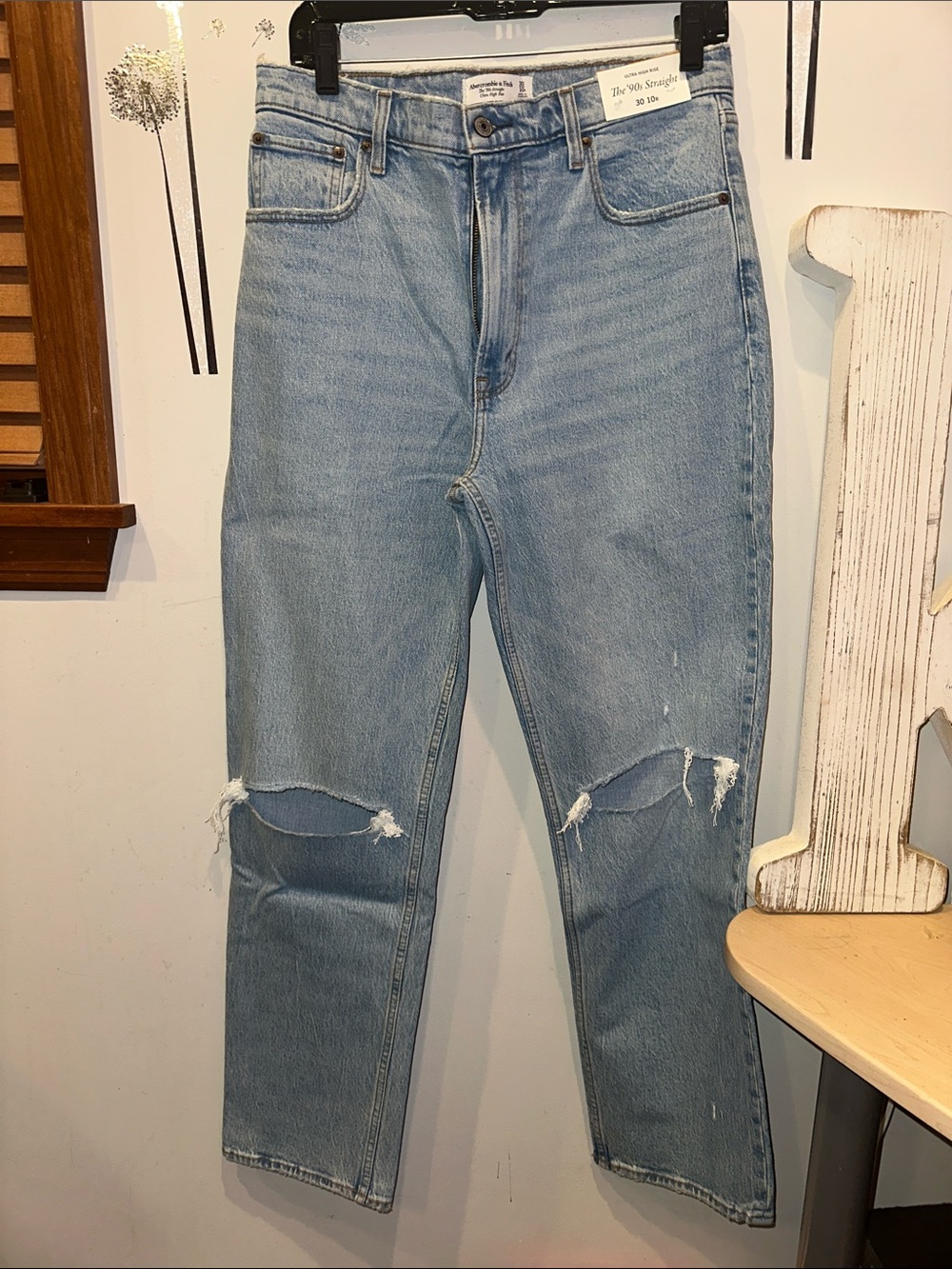 Abercrombie & Fitch 90’s Straight Ultra High Rise Ripped Jeans